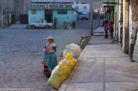 © Copyright - Raphael Kessler 2014 - Peru - Cabanaconde - waiting for the bus