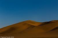 © Copyright - Raphael Kessler 2014 - Peru - Huacachina - dune & blue sky