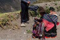 © Copyright - Raphael Kessler 2014 - Peru - Sacred Valley vendor & child