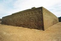 © Copyright - Raphael Kessler 2011 - Peru - Huaca del Arco Iris (Rainbow Temple)