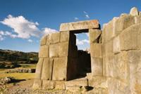 © Copyright - Raphael Kessler 2011 - Peru - Cuzco - Scsayhuaman doorway