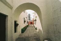 © Copyright - Raphael Kessler 2011 - Peru - Arequipa - Santa Catalina Convent - White passage