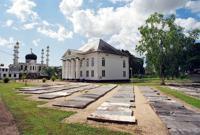 © Copyright Raphael Kessler 2011 - Suriname - Paramaribo - Synagogue and Mosque - Jewish and Muslim religious centres side by side